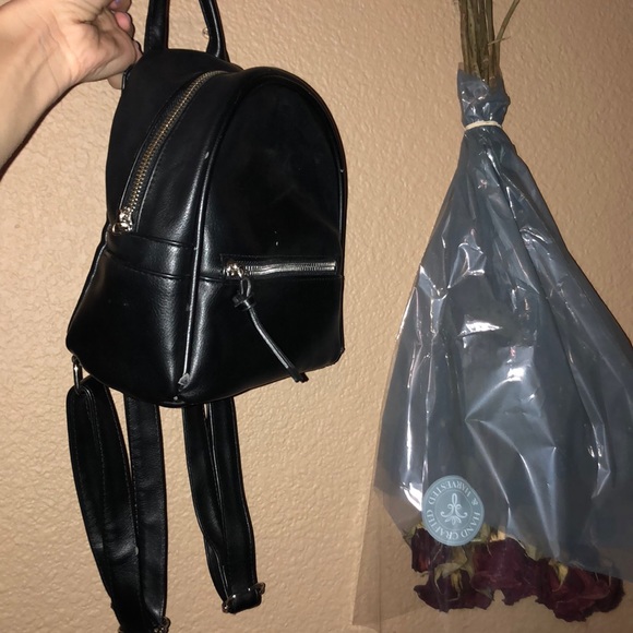 Backpack - Picture 3 of 4